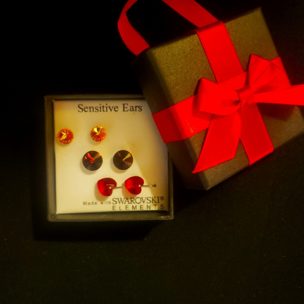3 new pairs of earrings made with Swarovski Elements.